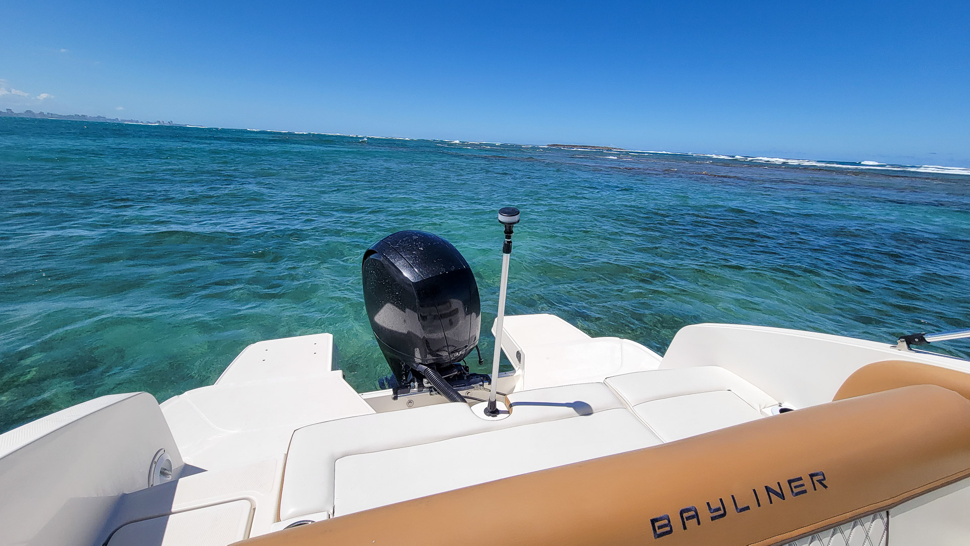 Bayliner stern reef clear water San Juan Puerto Rico copy – Oceania Boat Tours & Charters
