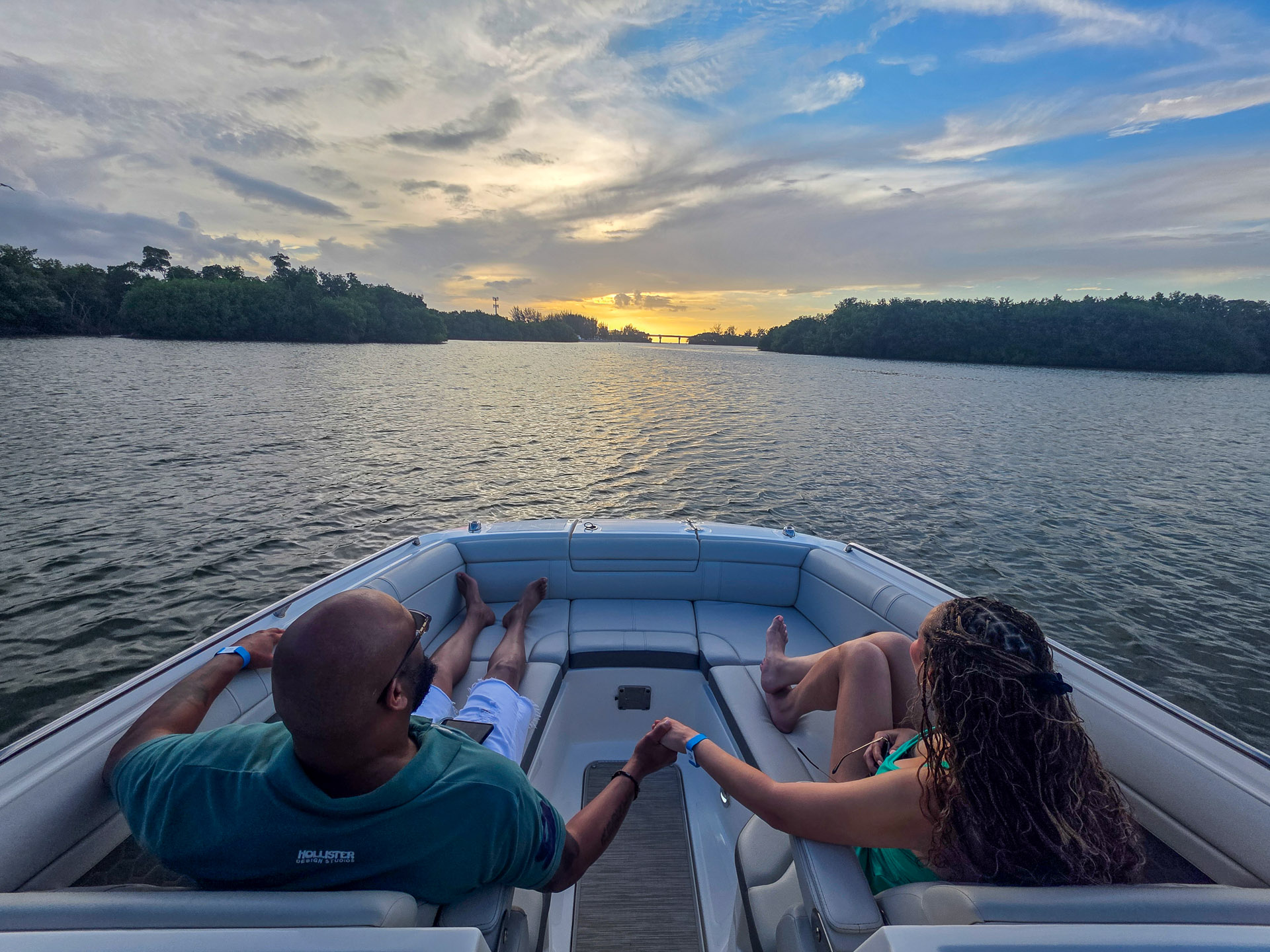 Couple sunset cruise holding hands San Juan Puerto Rico 2 copy – Oceania Boat Tours & Charters