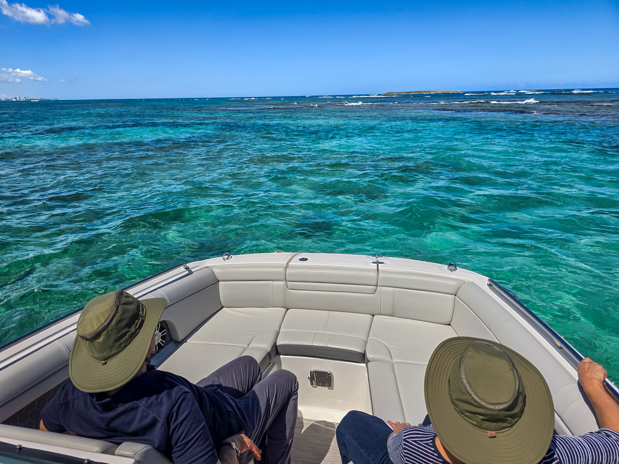 Guests boat ride reef clear water San Juan Puerto Rico – Oceania Boat Tours & Charters