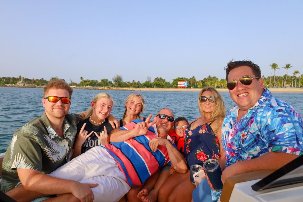 Multigenerational family boat tour – Oceania Boat Tours & Charters