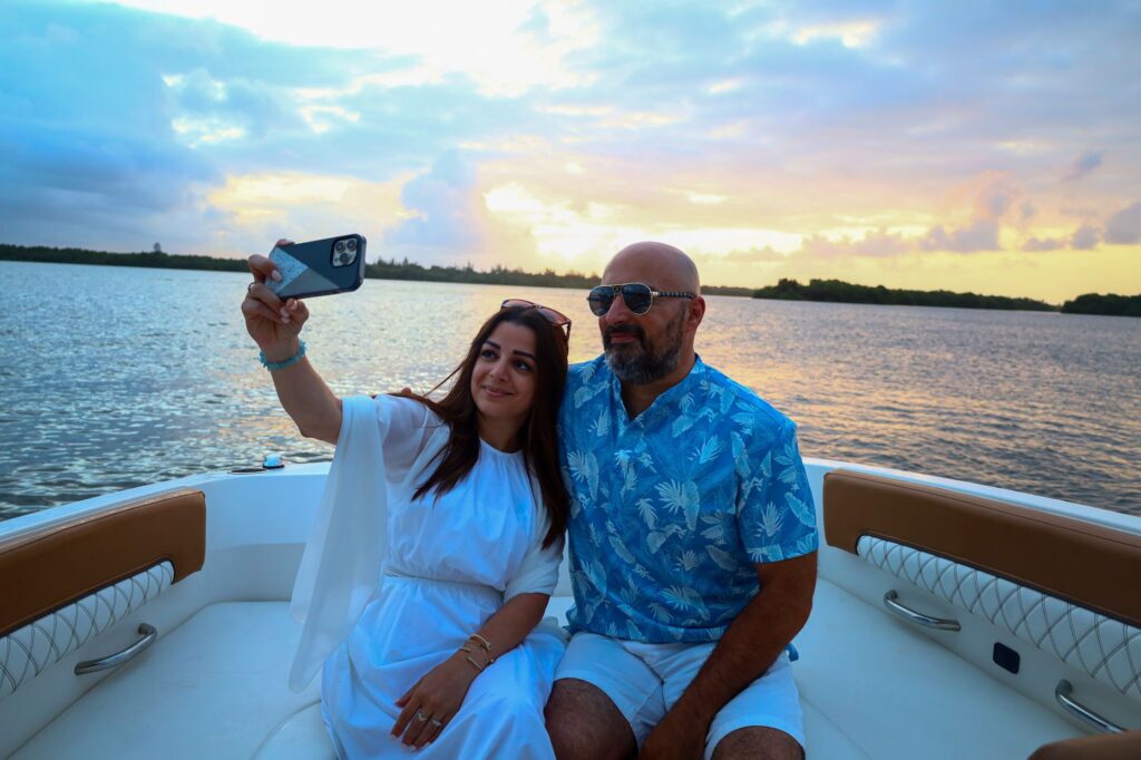 Romantic couple boat charter San Juan – Oceania Boat Tours & Charters