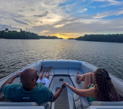 Couple sunset cruise holding hands San Juan Puerto Rico 2 copy ru5wr6g2xyghpqbsrf40kbyfj8ovsz24ogkwxu9w5w – Oceania Boat Tours & Charters